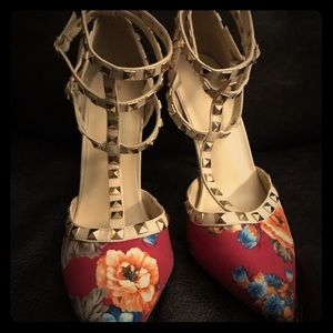 Brand me never worn floral heels.